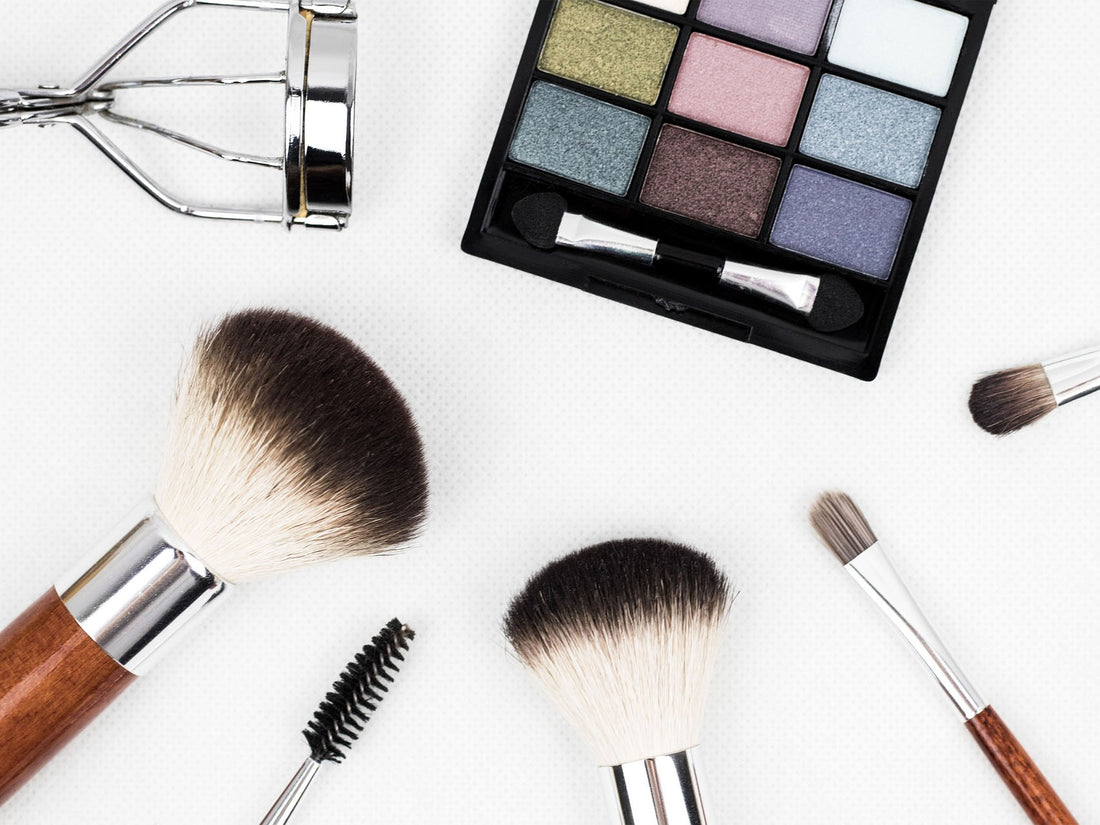 Make-up combineren met een outfit coverfoto